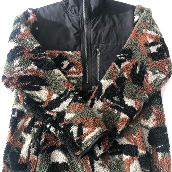 LL BEAN SIGNATURE Slim High Pile Pullover Fleece Jacket 1/4 Zip CAMO Mens Small - Picture 4 of 5